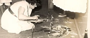 Zélia de Moraes firmando Ponto do Chefe. Imagem: site TENSP